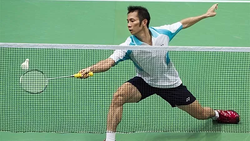 Các pha bỏ nhỏ đòi hỏi cảm giác lực cổ tay tinh tế để quả cầu đi sát mép băng.