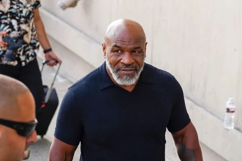 mike tyson con song khong