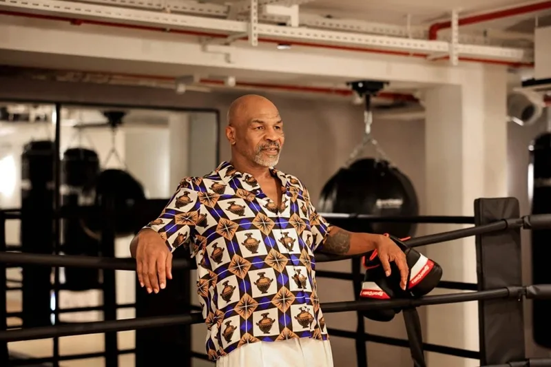 mike tyson con song khong