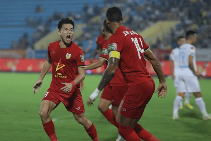 Lối chơi kỷ luật, phòng ngự phản công khoa học là bản sắc giúp đội bóng tạo nhiều bất ngờ.