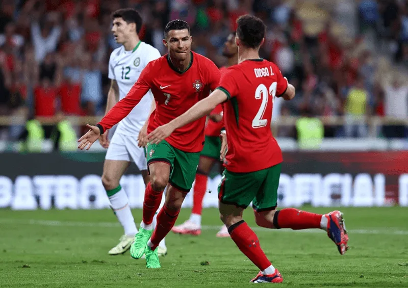 Cristiano Ronaldo là biểu tượng lớn nhất nhưng vẫn chưa thể cùng Bồ Đào Nha chạm tay vào Cúp Vàng.