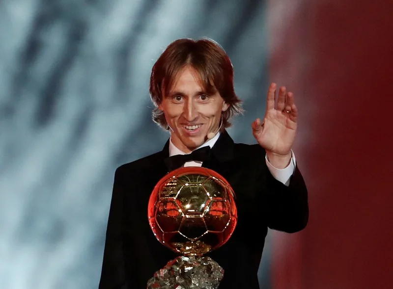 Luka Modrić nhận Quả bóng vàng World Cup 2018.